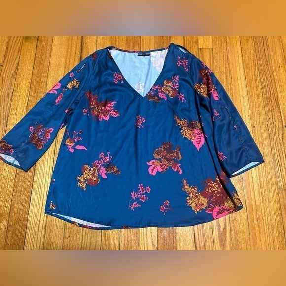 ModCloth Blue Satin Feel Floral Button Down Sleeves Relaxed Fit Size XL - Picture 1 of 11